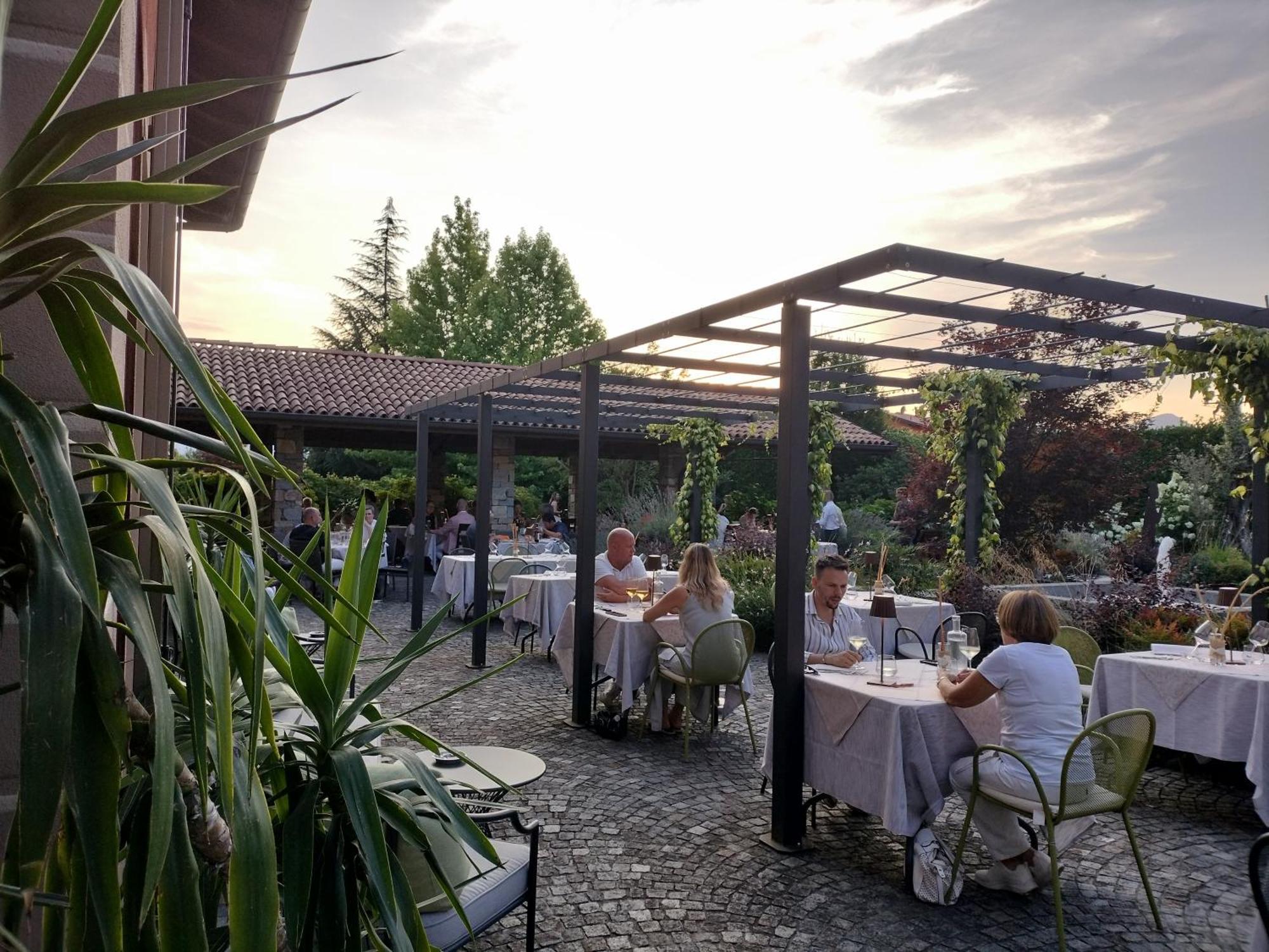 Hotel Cortese Armeno Eksteriør bilde